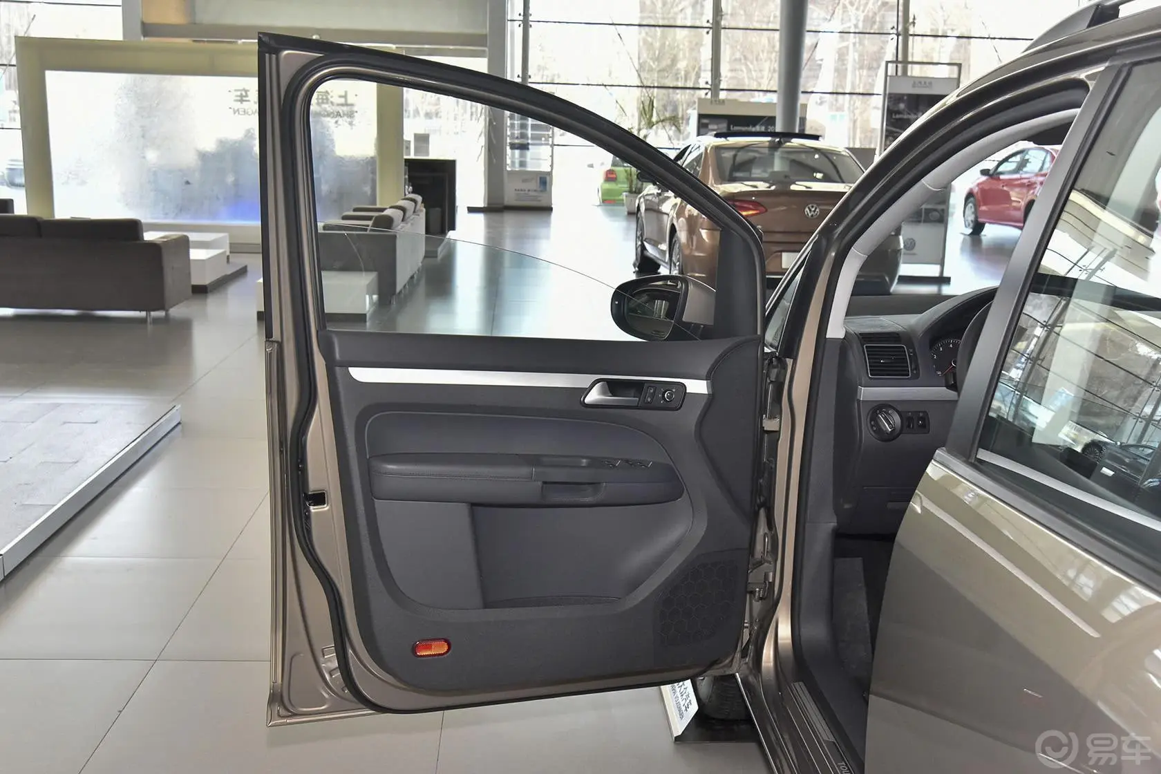 途安1.4TSI 手动 5座 舒适版驾驶员侧车门内门板