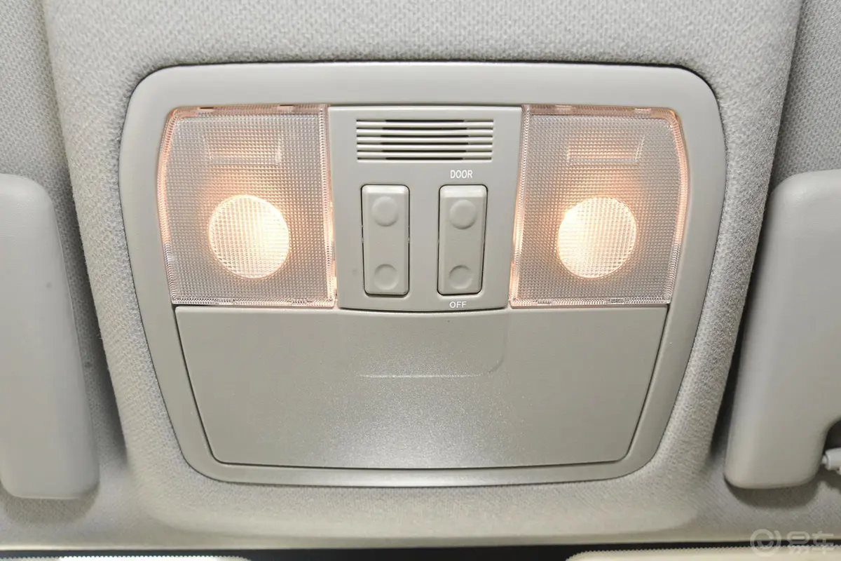 绅宝D501.5L 手动 标准版前排车顶中央控制区