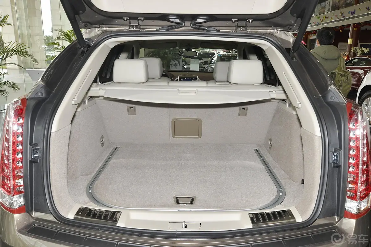 凯迪拉克SRX3.0L 手自一体 精英型行李箱空间