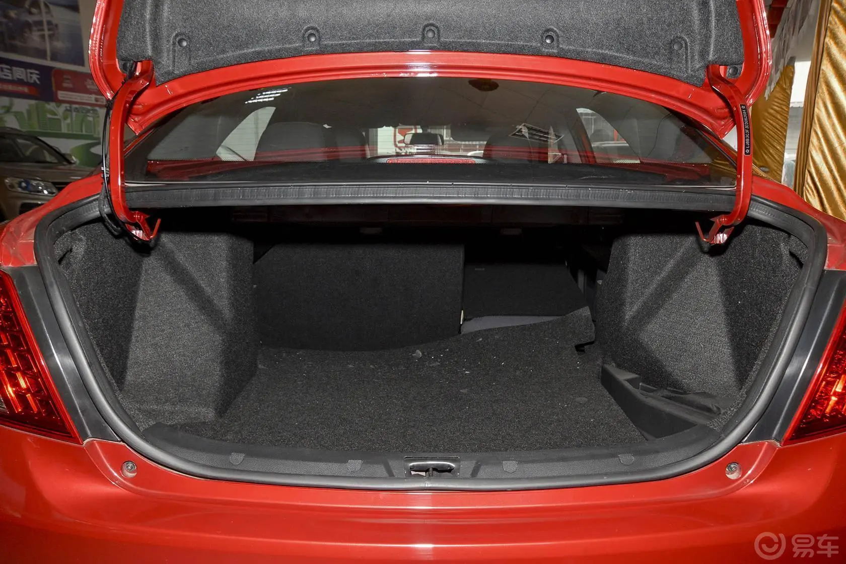 众泰Z3001.6L 驾值版 自动 精英型行李箱空间（后排右放倒）