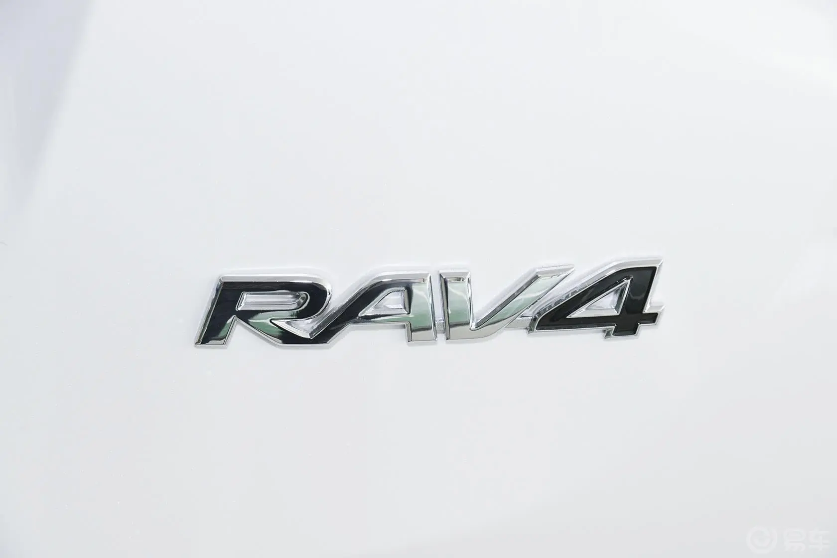 RAV4荣放2.0L CVT 两驱 风尚版外观