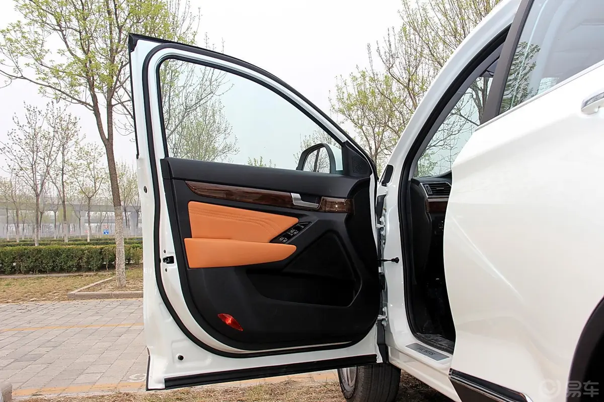 威旺S50欢动版 1.5T 手动 舒适版驾驶员侧车门内门板