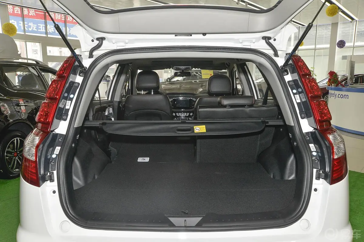 吉利GX7运动版 2.0L 自动 豪华型升级版行李箱空间
