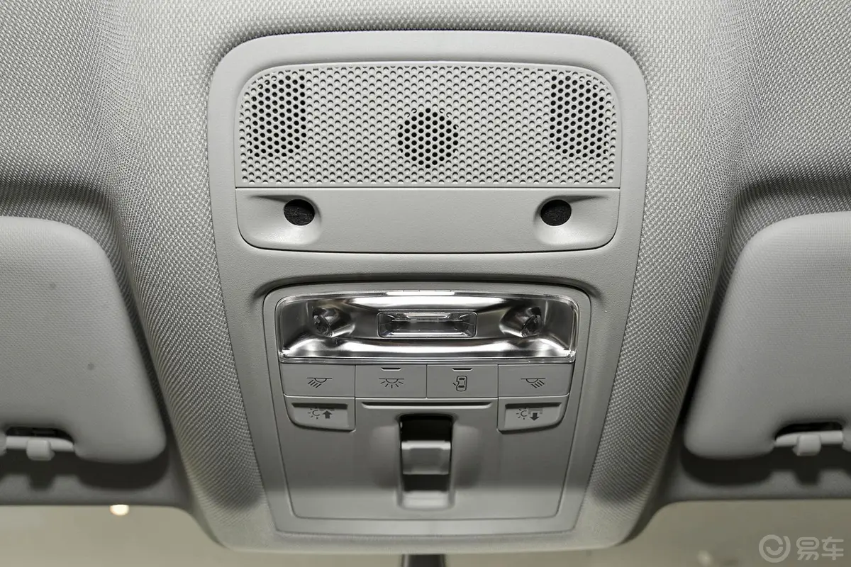 奥迪Q335 TFSI quattro 技术型前排车顶中央控制区