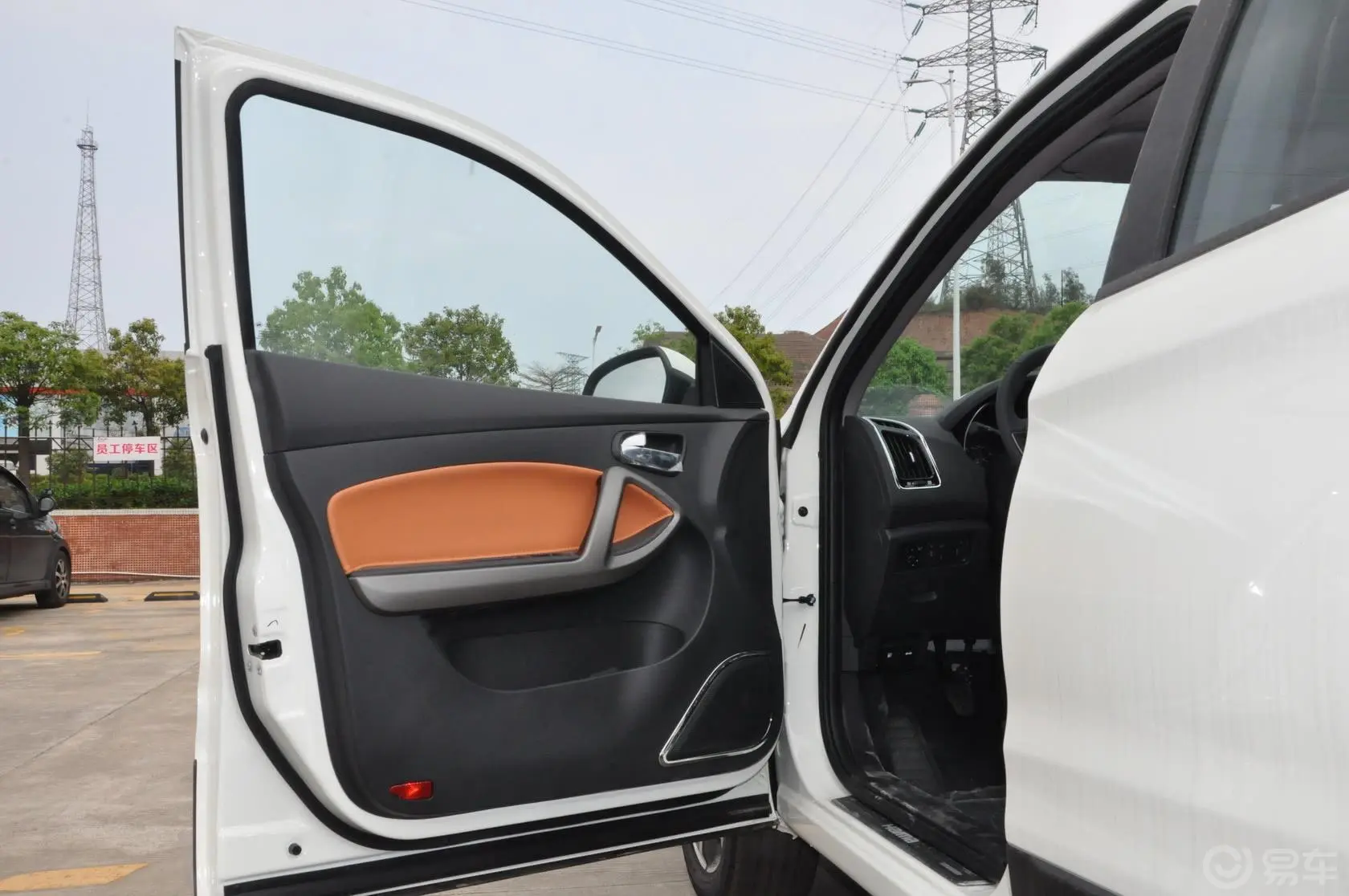 海马S51.6L 手动 智能豪华型科技版驾驶员侧车门内门板