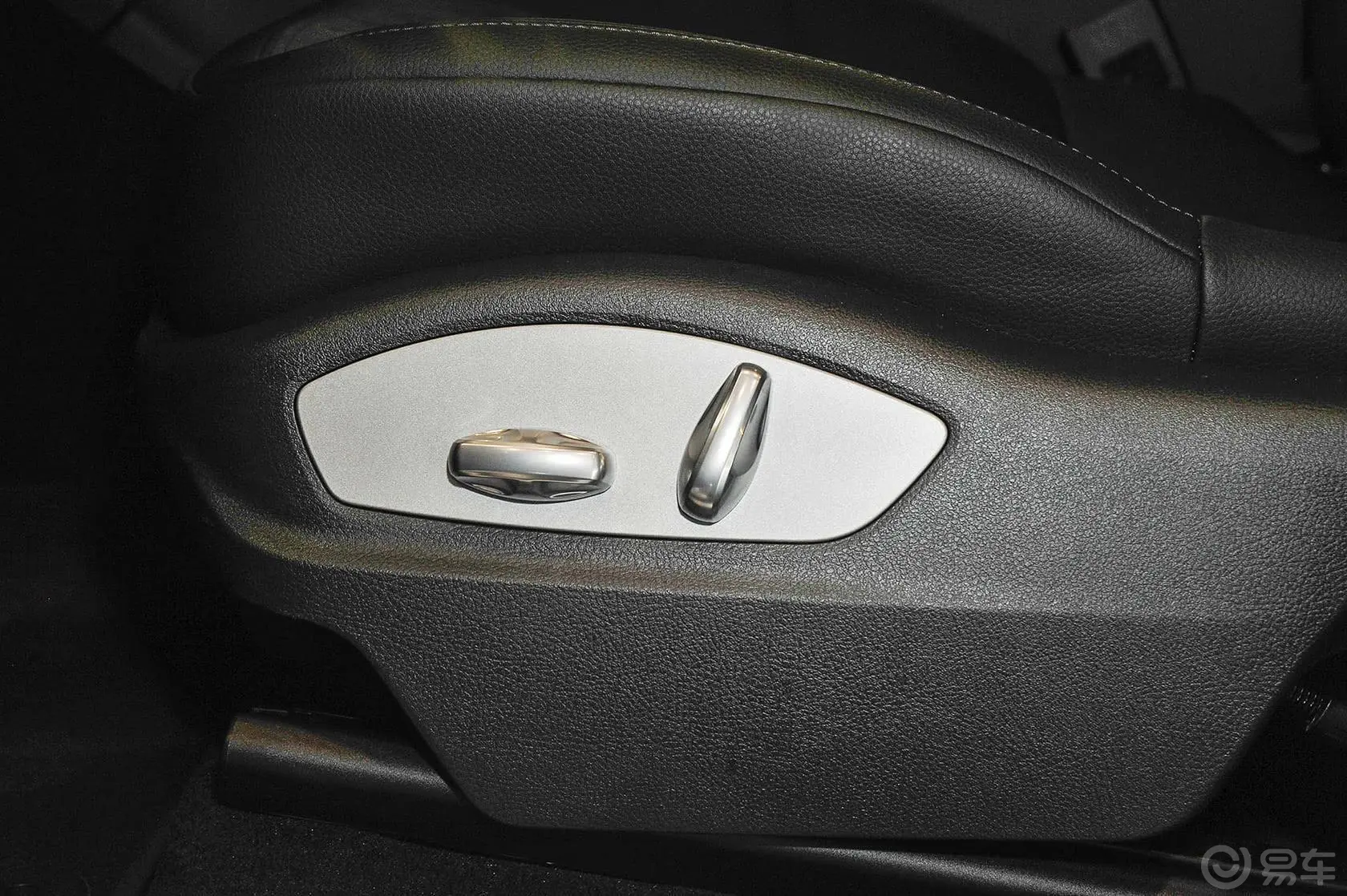MacanMacan S 3.0T座椅调节键