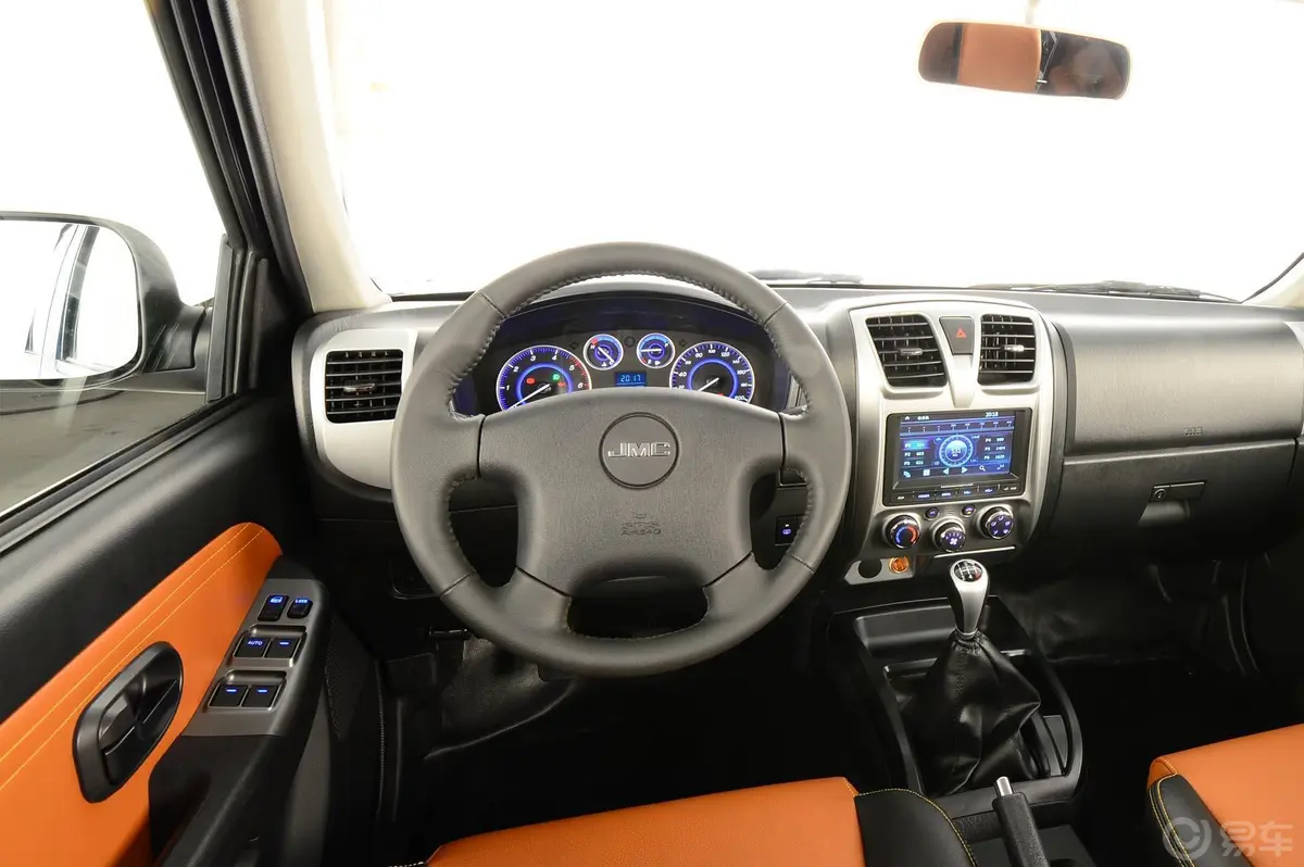 宝典新超值版 2.4L 手动 四驱 舒适版 汽油 国V驾驶位区域