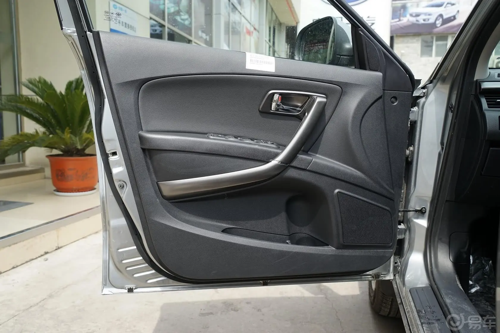 奔腾X801.8T  自动 豪华型驾驶员侧车门内门板