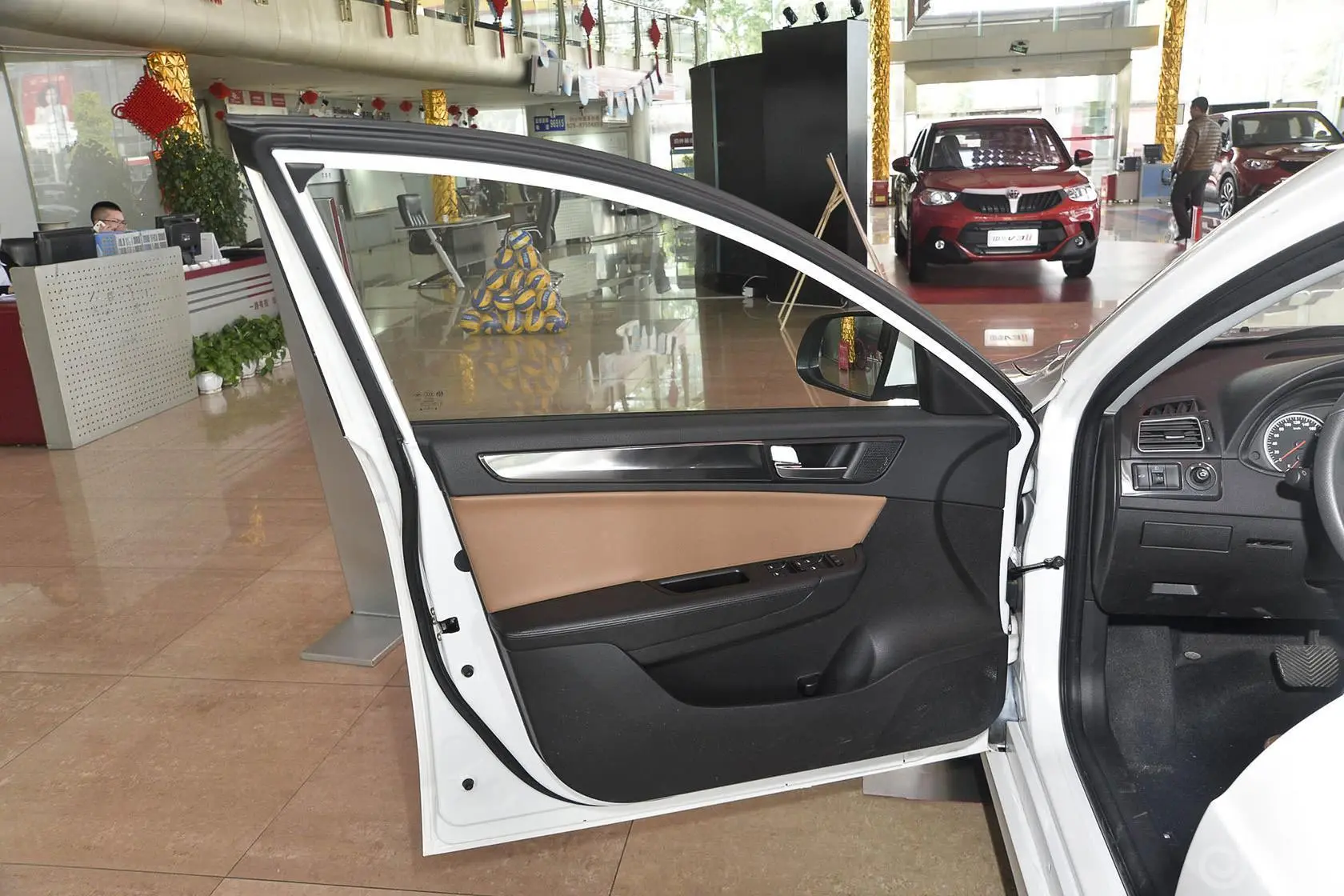 中华H5301.6L 自动 豪华型驾驶员侧车门内门板
