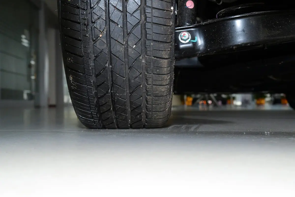 索纳塔2.4L 自动 LUX 至尊型轮胎花纹