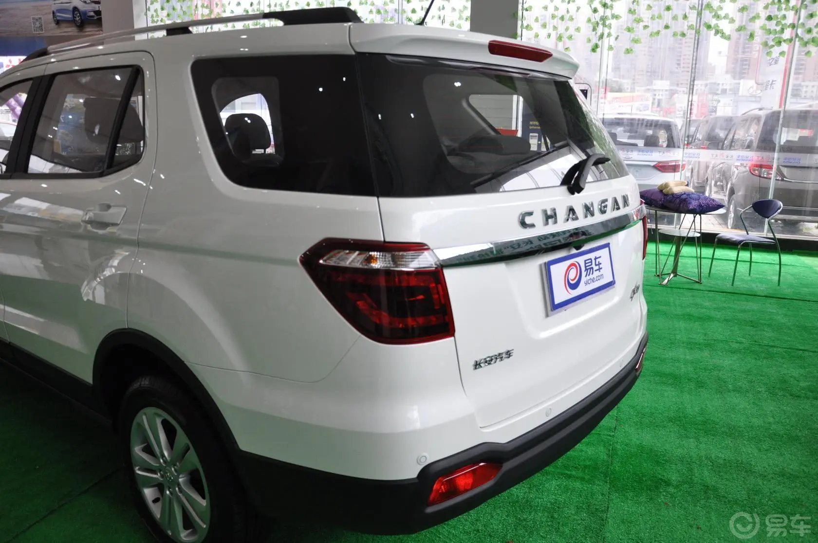 长安欧尚CX701.6L 手动 舒适版车尾局部