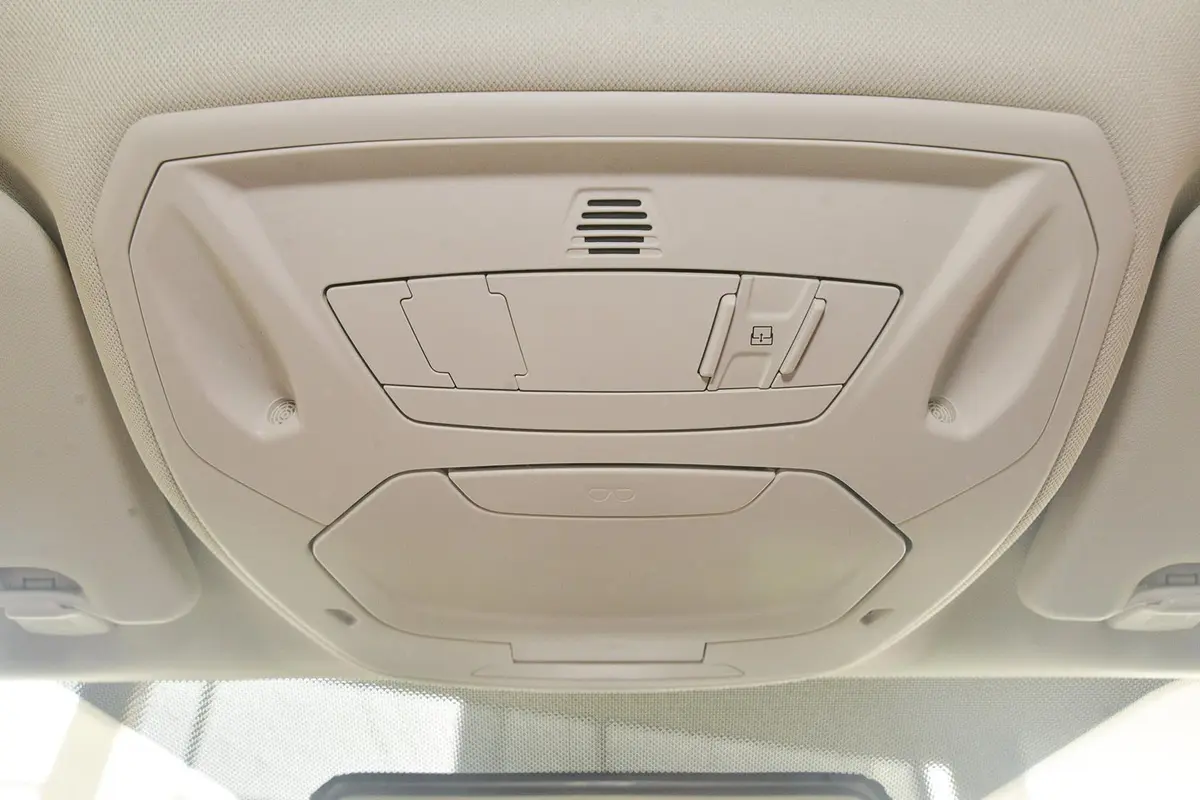 福克斯两厢 1.6L 自动舒适型前排车顶中央控制区