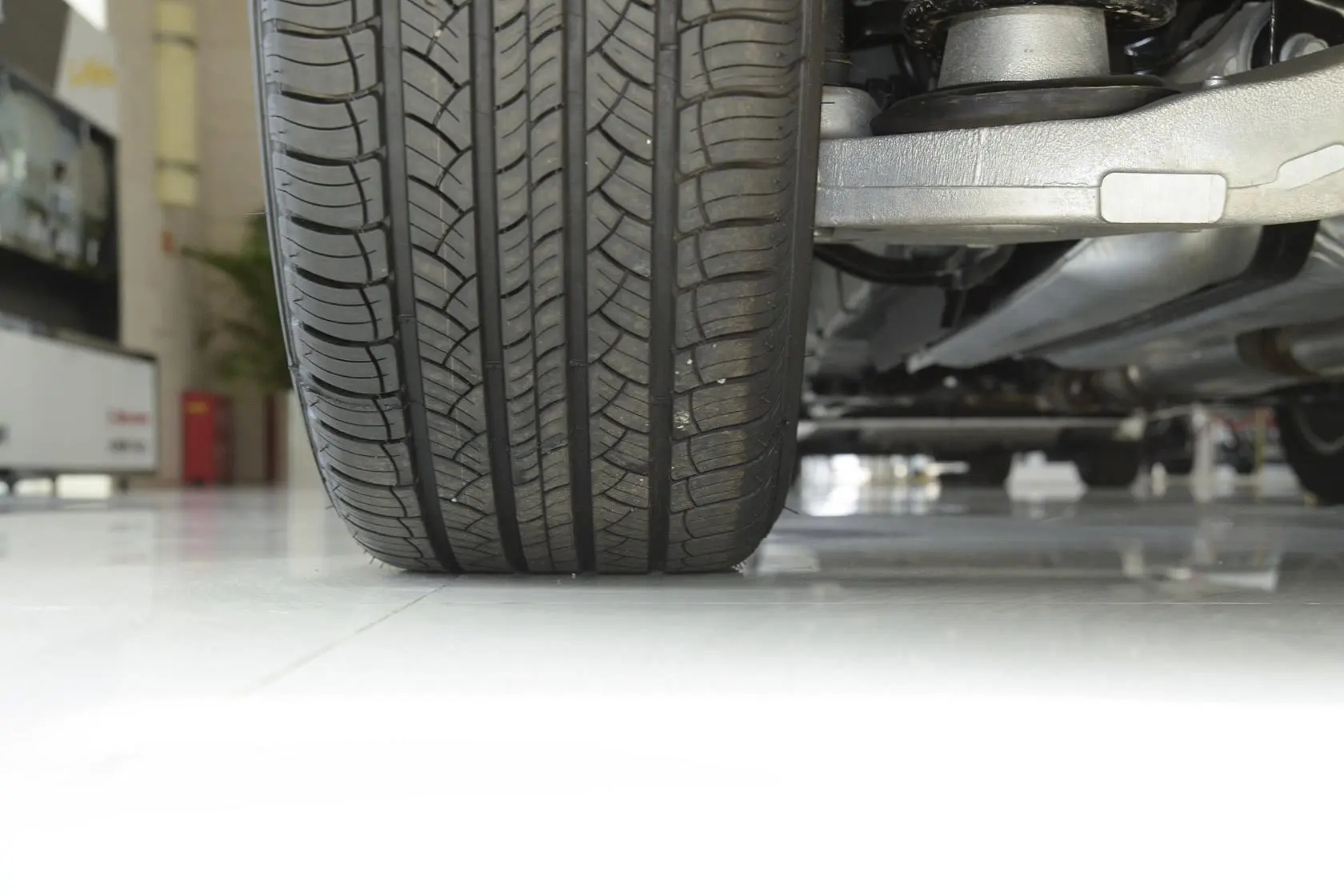凯迪拉克SRX3.0L 手自一体 精英型轮胎花纹