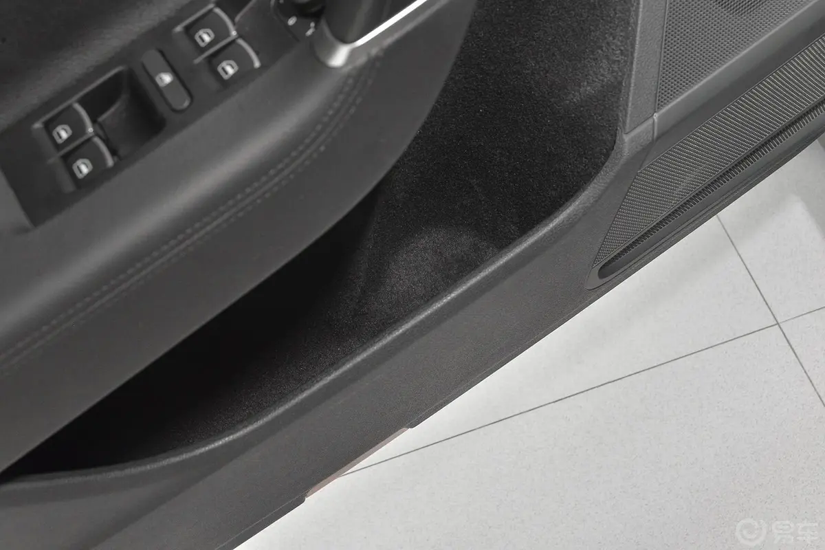迈腾1.8T 手自一体 智享舒适型驾驶员门储物盒