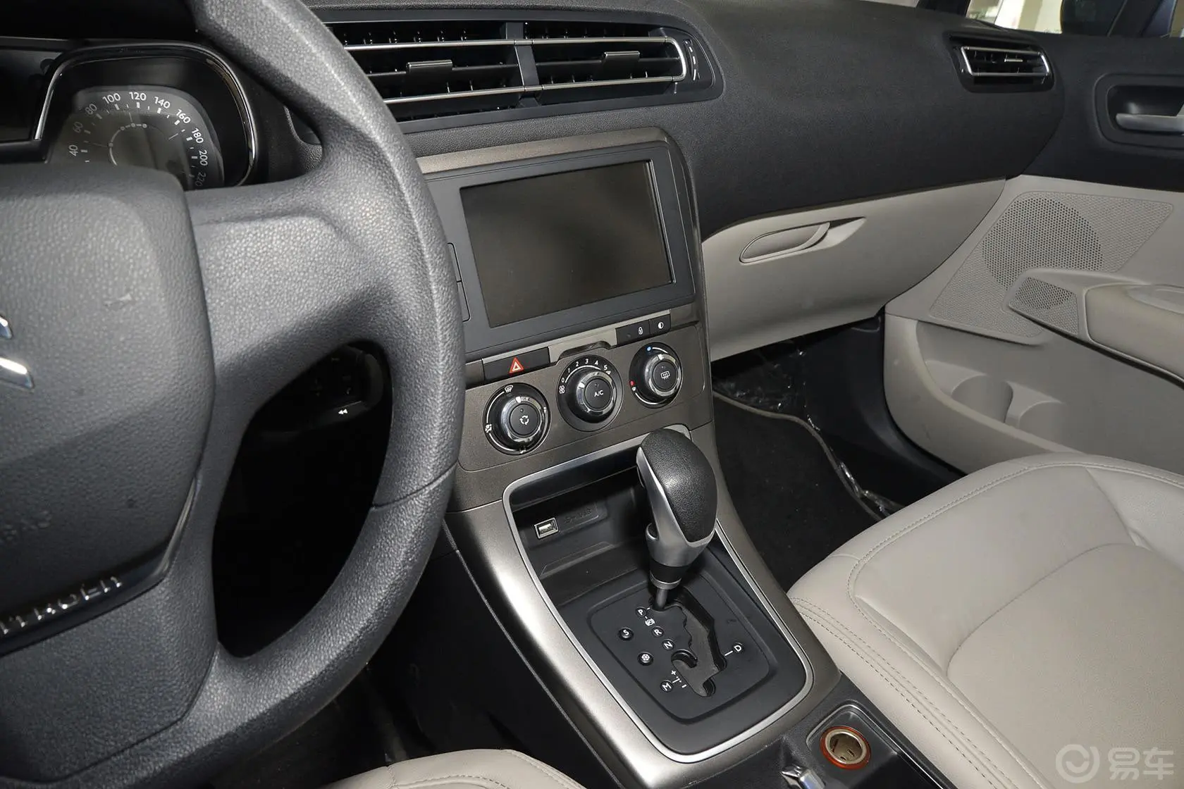 C4世嘉1.6L 自动 舒适版中控台驾驶员方向