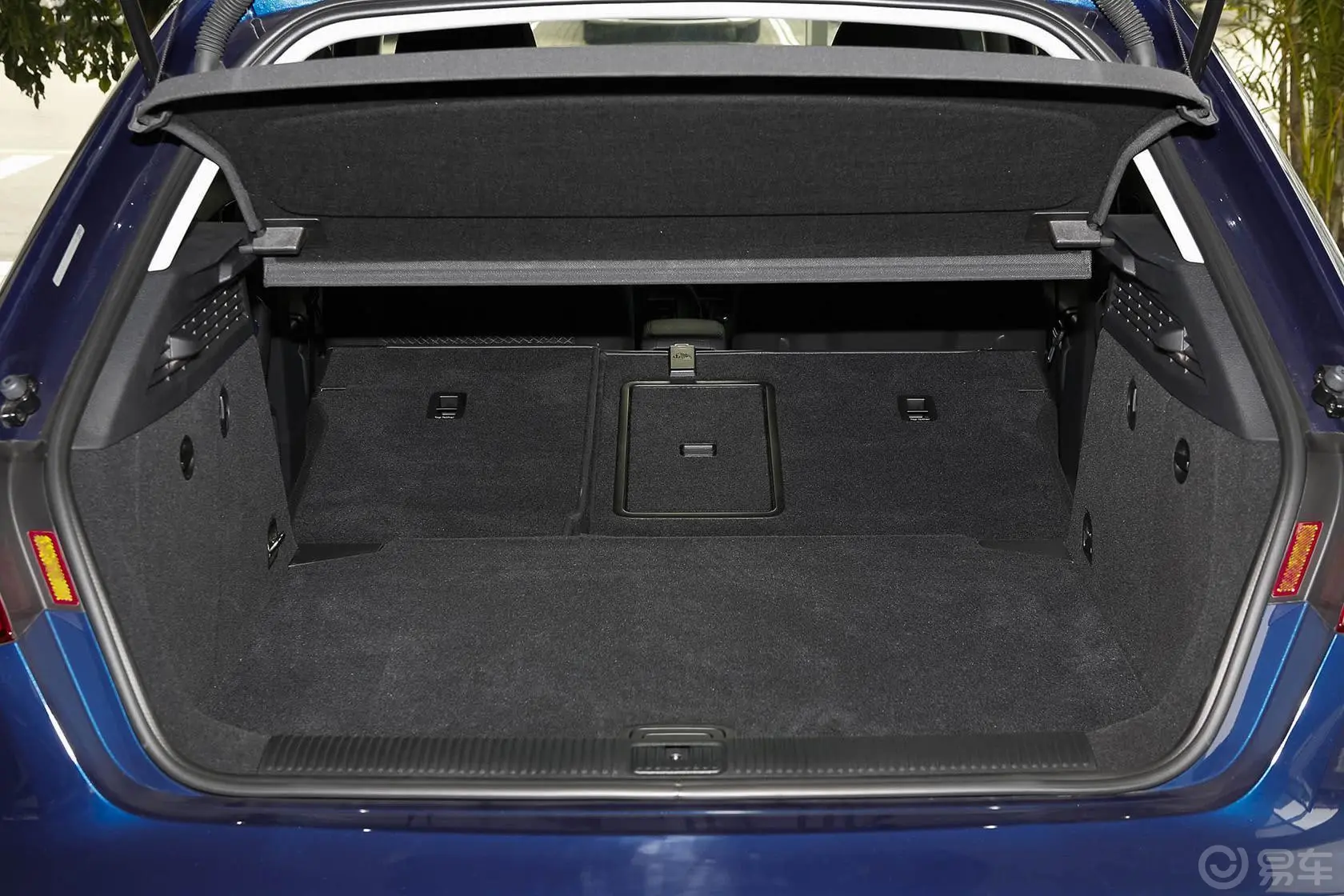 奥迪A3 插电混动(进口)Sportback e-tron 运动型行李箱空间