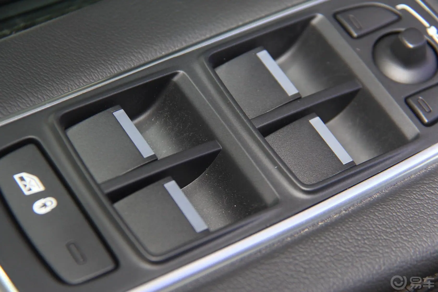 捷豹F-PACE3.0T S高性能版车窗升降键