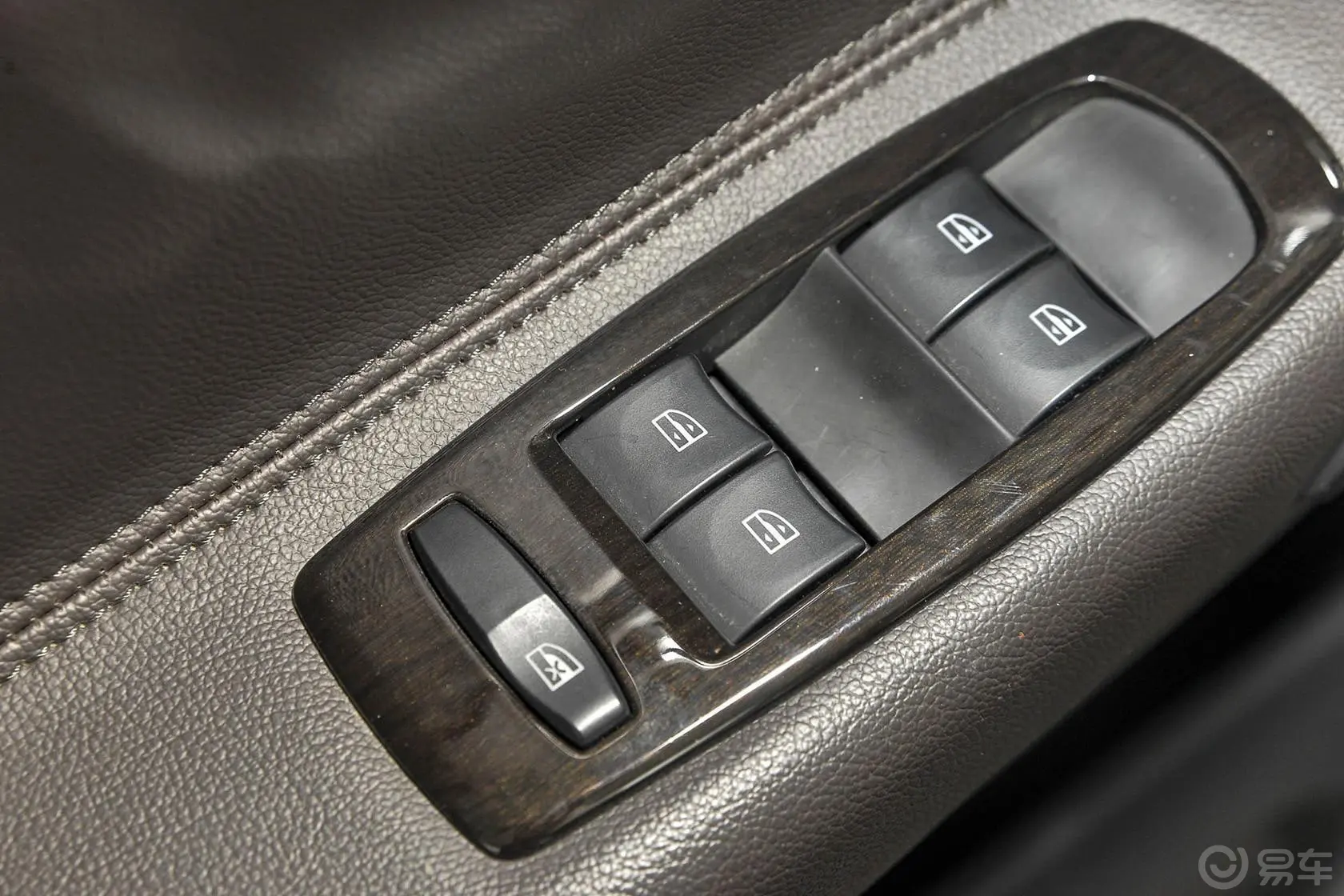 科雷傲(进口)2.5L 四驱 舒适运动版车窗升降键