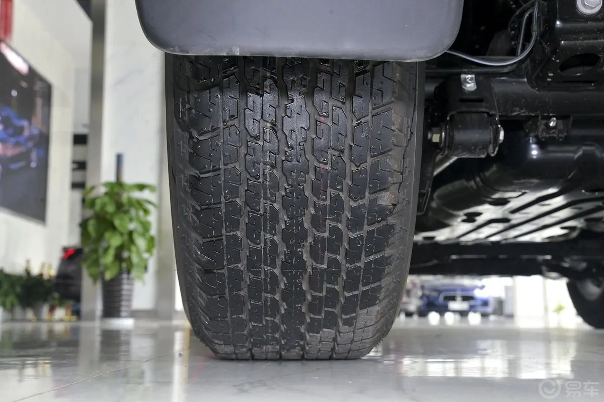 普拉多(进口)2700TX 丐版轮胎花纹