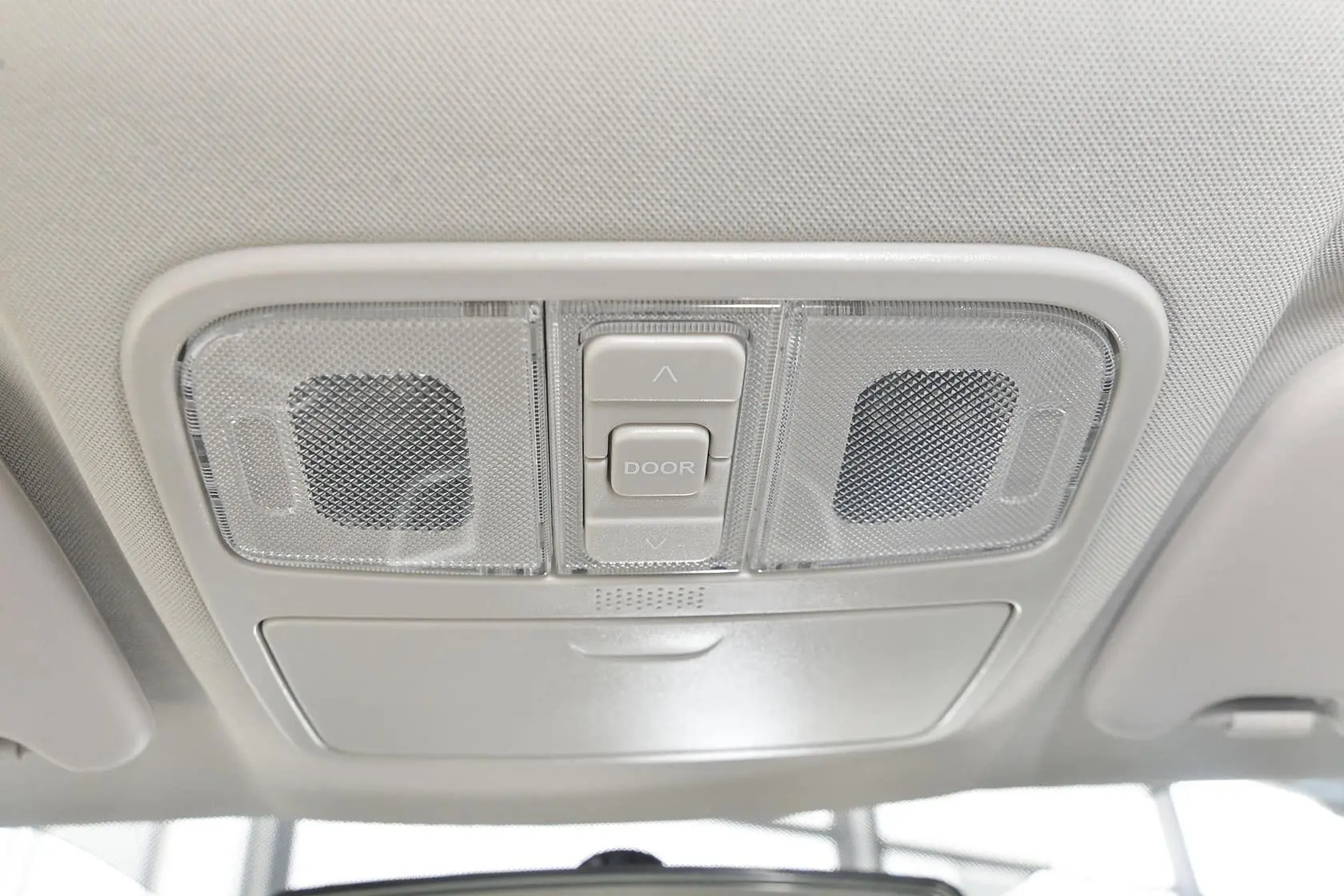 长安CS351.6L 自动 尊贵型 国4前排车顶中央控制区