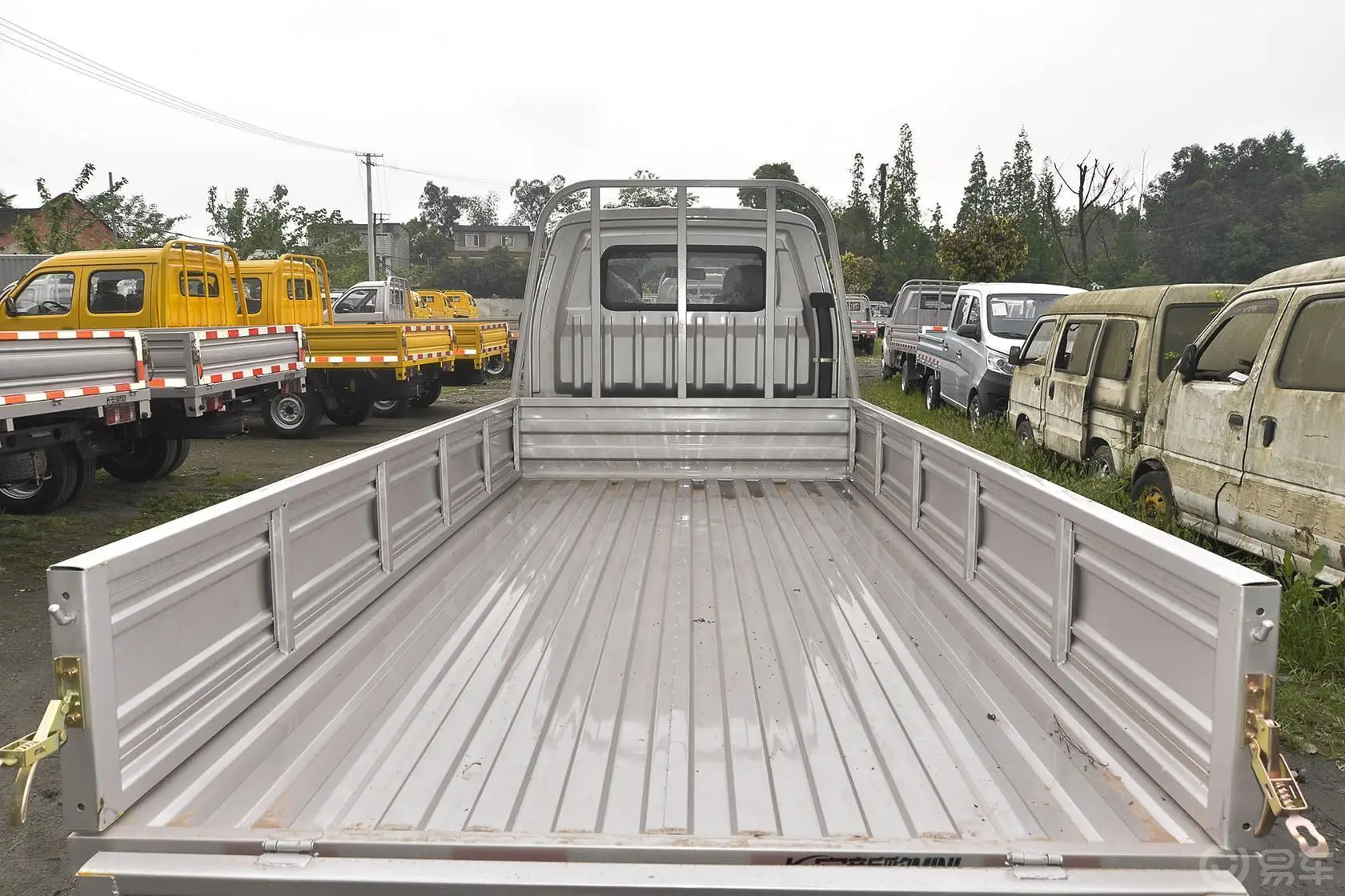 新豹MINIDK10 手动 单排 2990轴距 国5行李箱空间