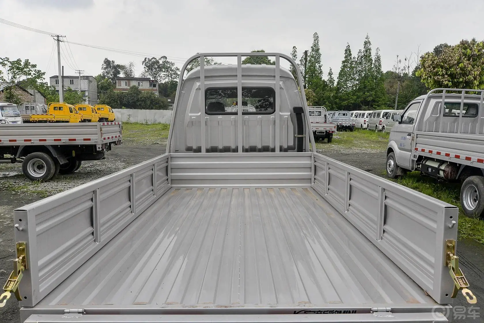新豹MINIDK10 手动 双排 3400轴距 国5行李箱空间