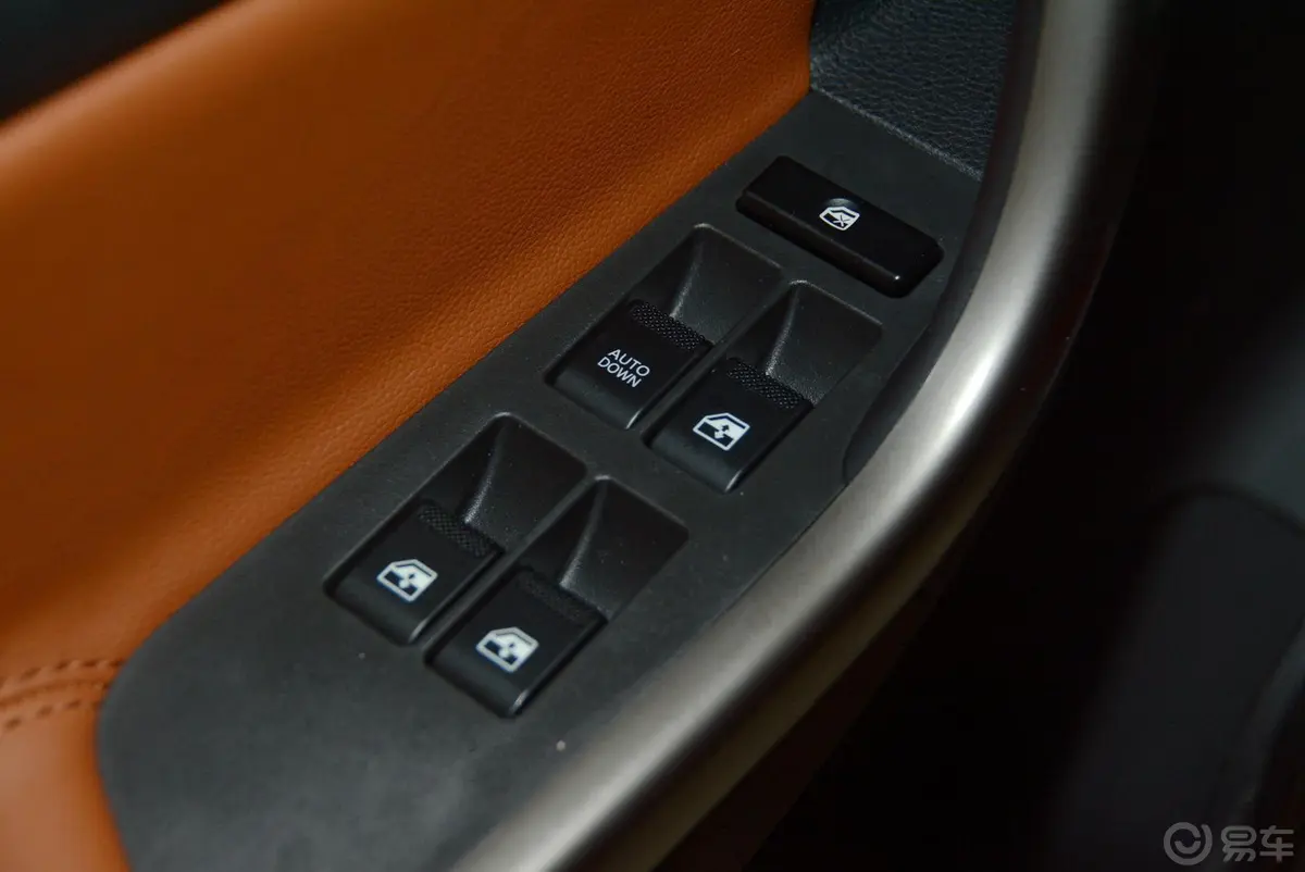 长安欧尚CX701.6L 手动 豪华版车窗升降键