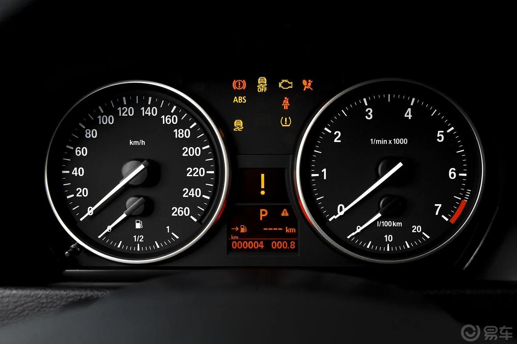 宝马X1sDrive18i X设计套装仪表盘背光显示