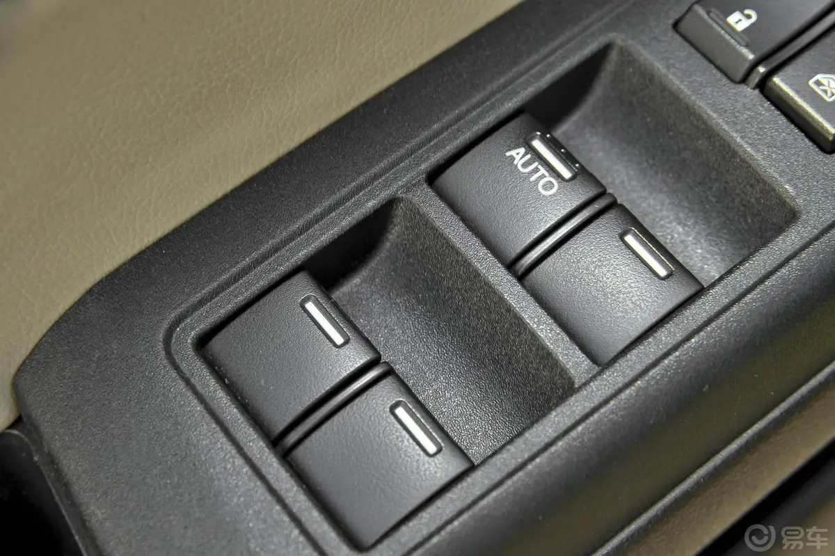 杰德1.8L CVT 豪华尊享型（五座）车窗升降键