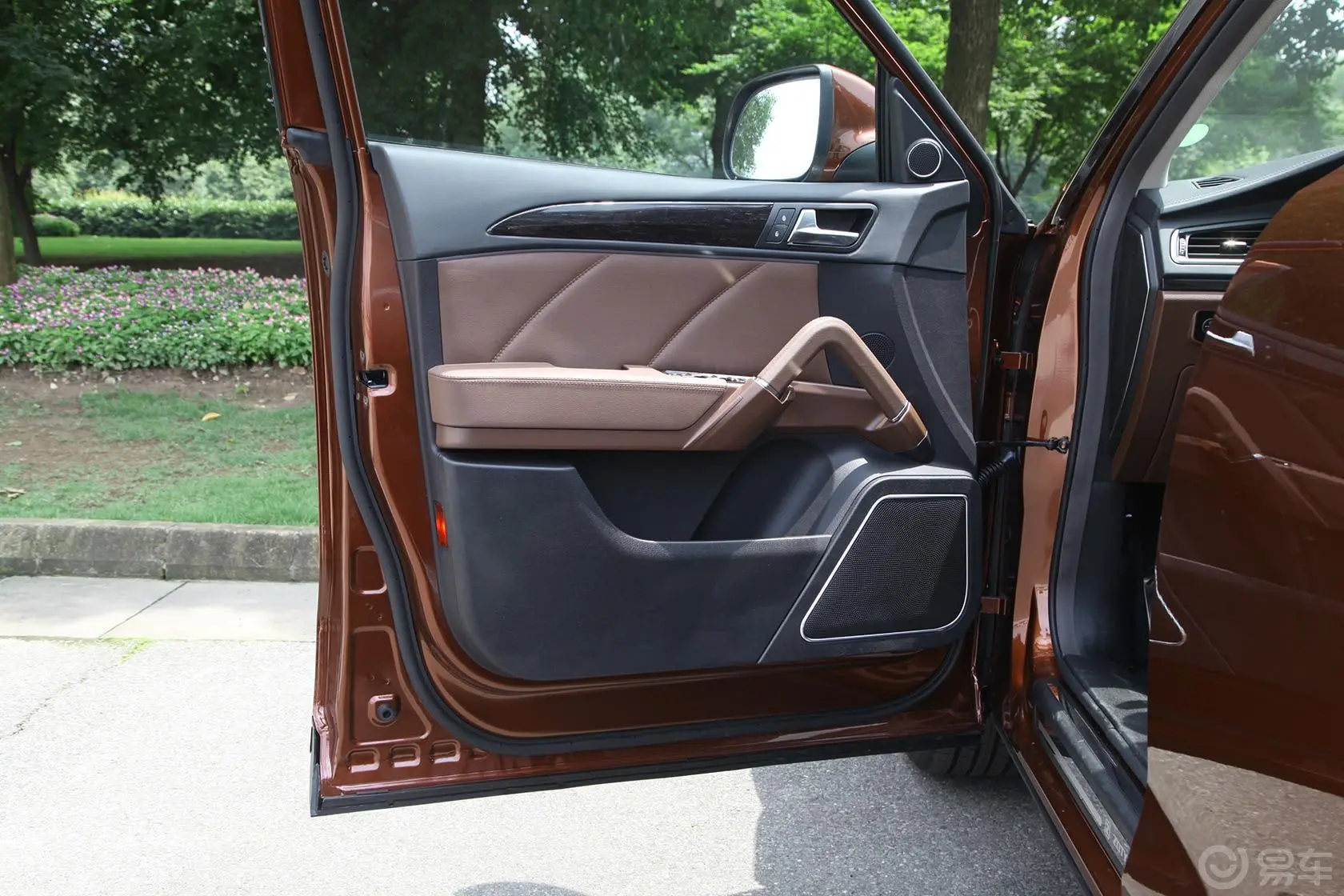众泰T600运动版 1.5T 手动 尊贵版驾驶员侧车门内门板