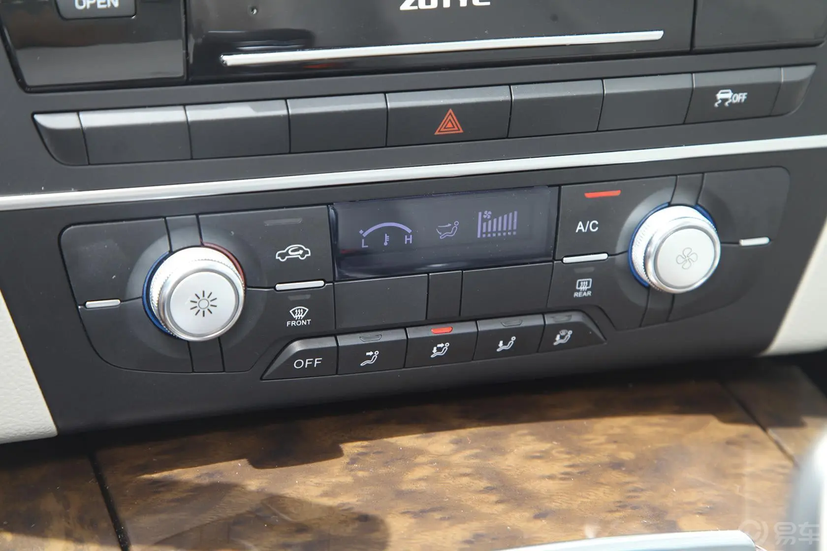 众泰Z7001.8T 双离合 豪华版空调