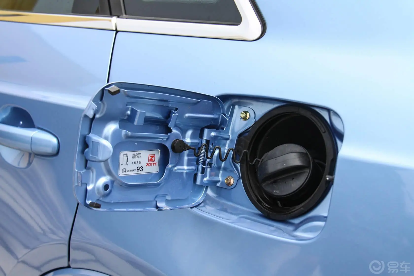 众泰SR71.5T CVT 魔方之心版 国V加油口