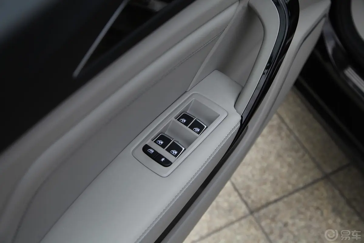 众泰Z7001.8T 手动 尊贵版车窗升降键