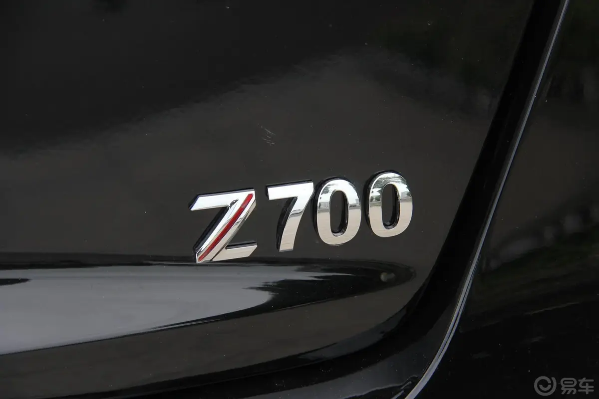 众泰Z7001.8T 手动 典雅版尾标