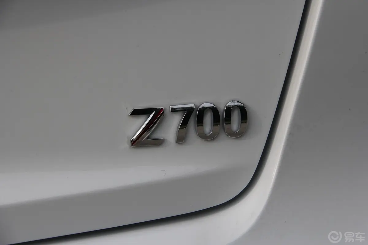 众泰Z7001.8T 双离合 尊贵版外观