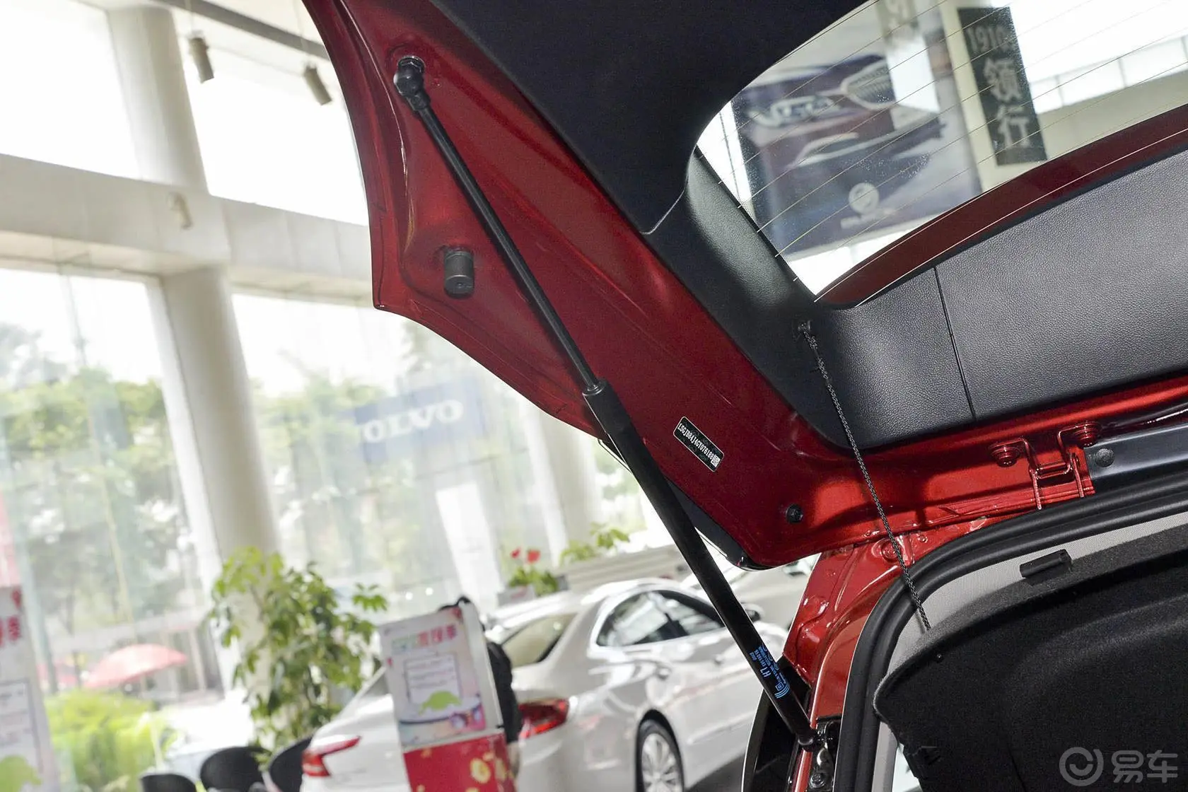昂科拉1.4T G 自动 两驱 都市精英型行李厢支撑杆