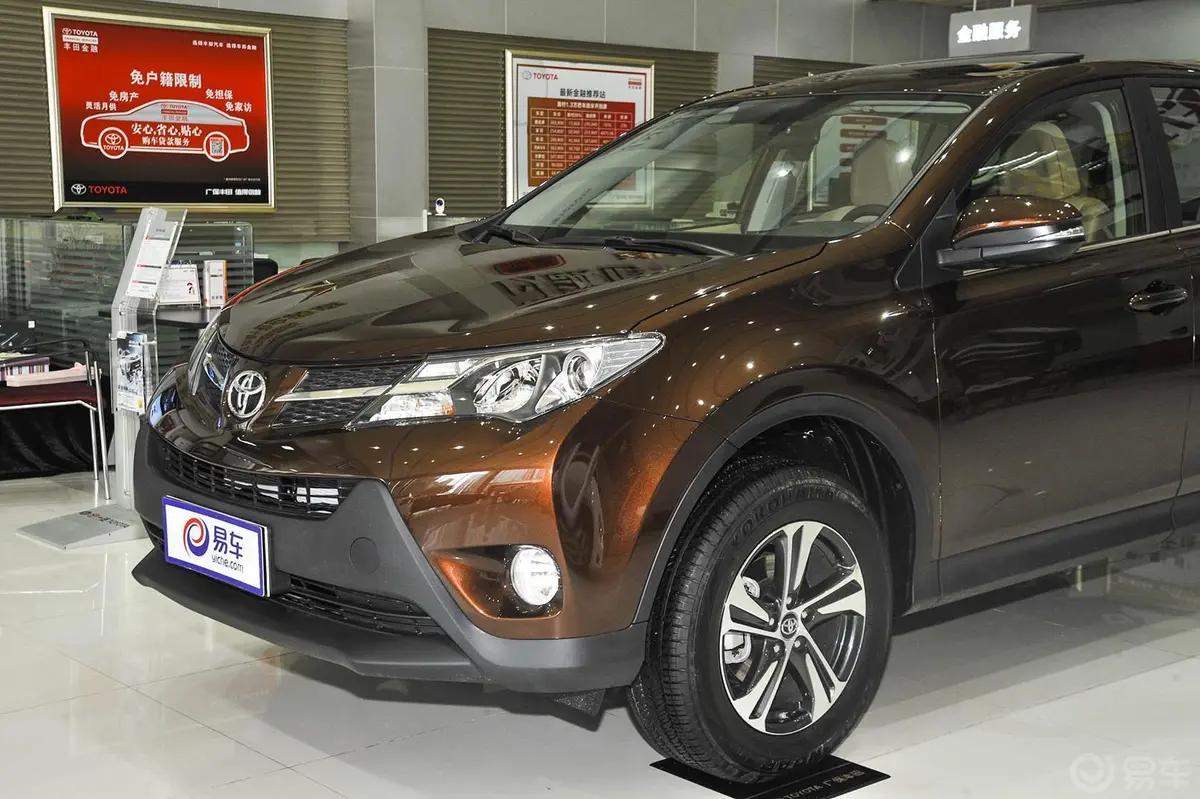 RAV4荣放2.0L CVT 两驱 风尚版车头局部