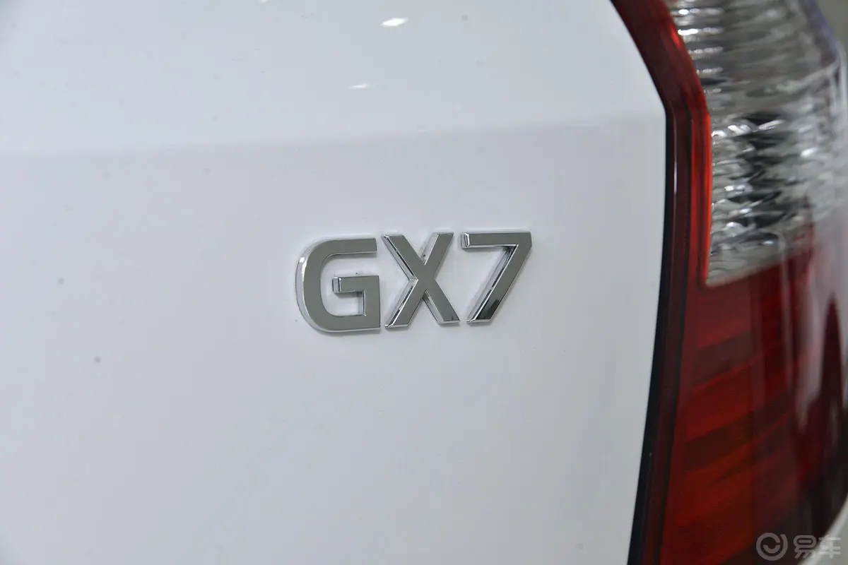 吉利GX7运动版 2.0L 手动 精英型尾标