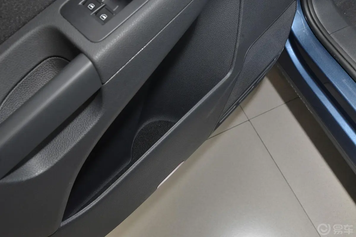 夏朗380TSI 澄清蓝限量版 国VI驾驶员门储物盒