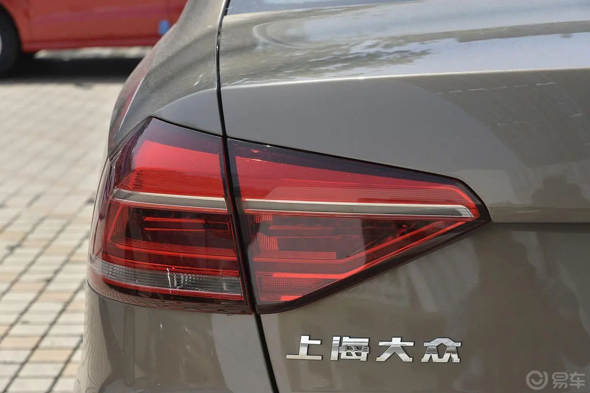 帕萨特330TSI DSG御尊版外观