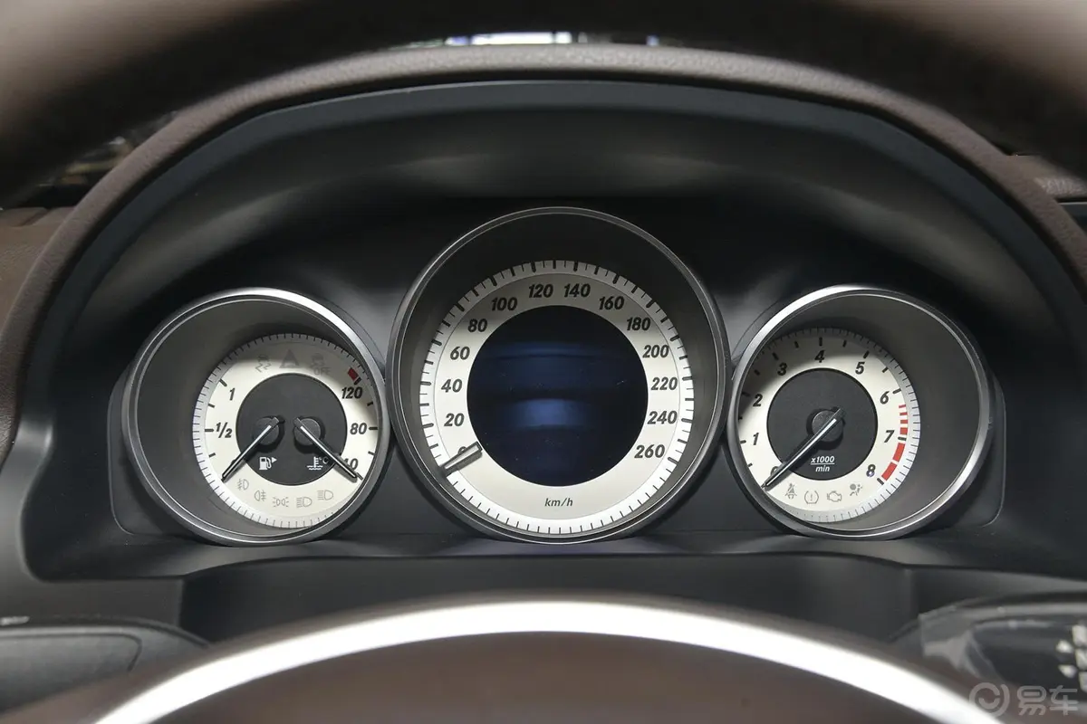 奔驰E级(进口)E200 Coupe仪表盘背光显示