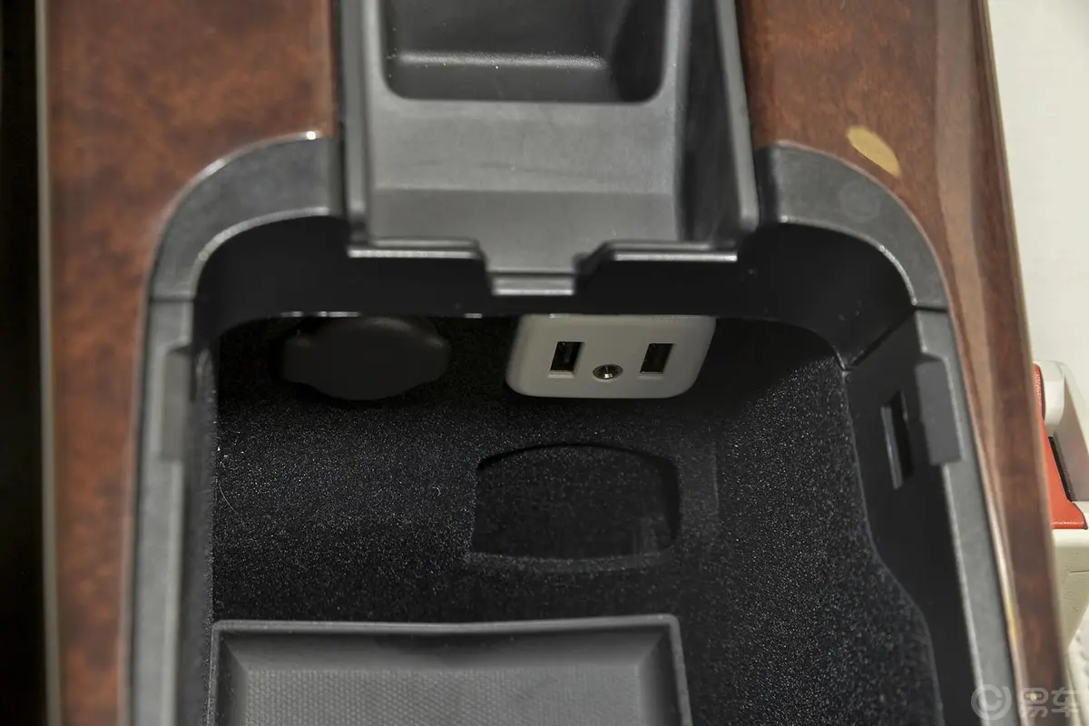 凯迪拉克XTS28T 舒适型USB接口