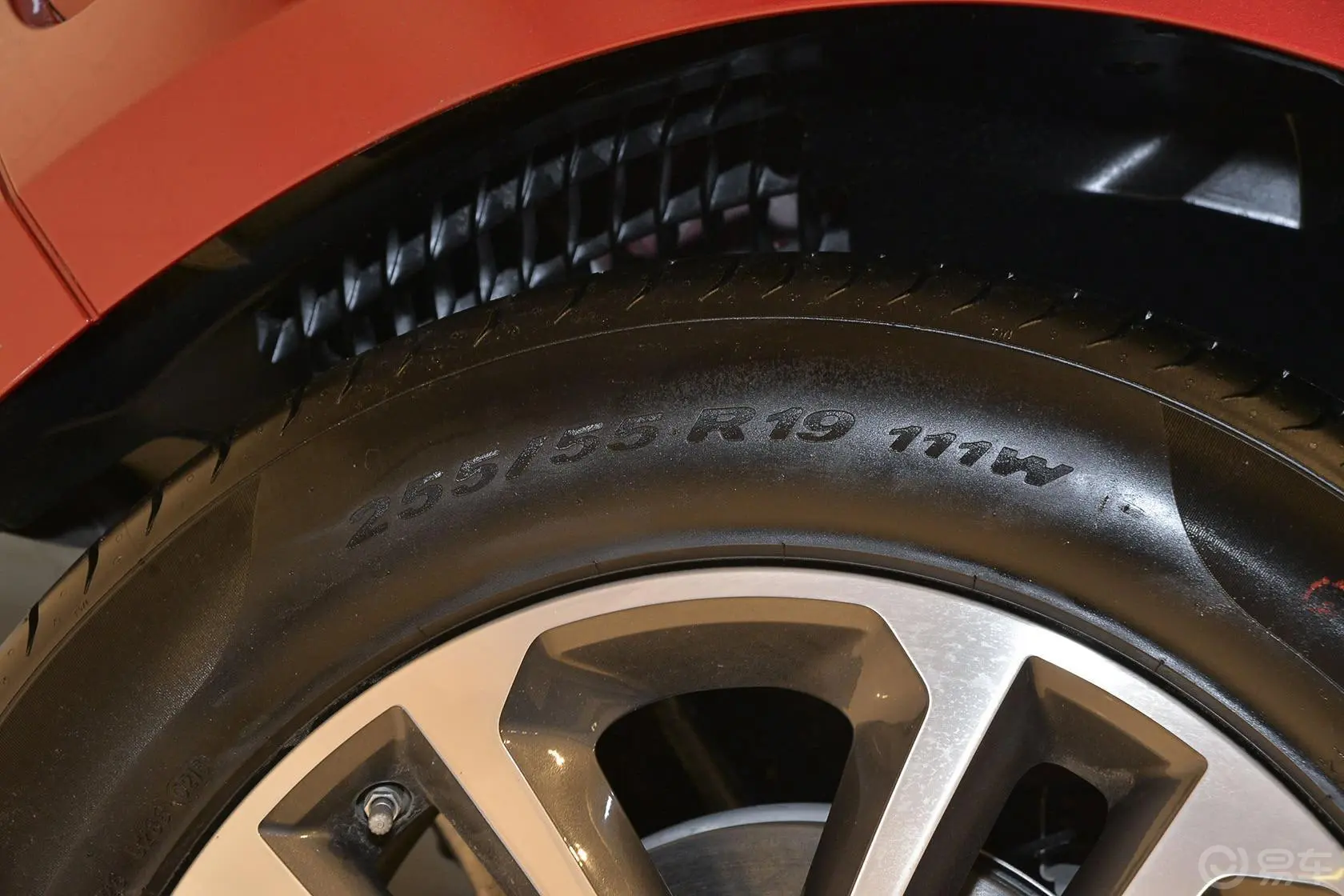 捷豹F-PACE2.0T R-SPORT运动版轮胎规格