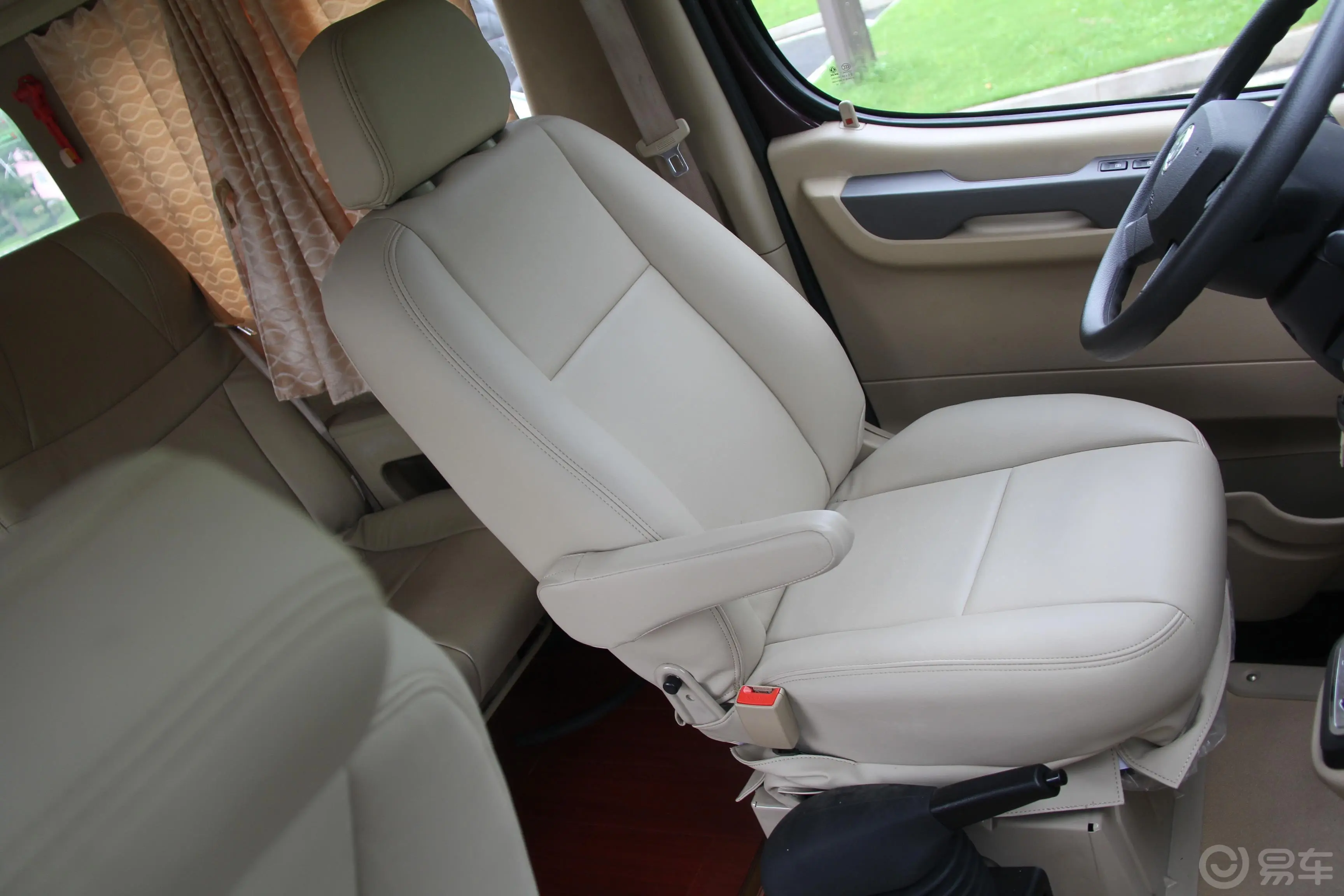 御风领尊版3.0T 领尊版 长轴高顶版驾驶员座椅