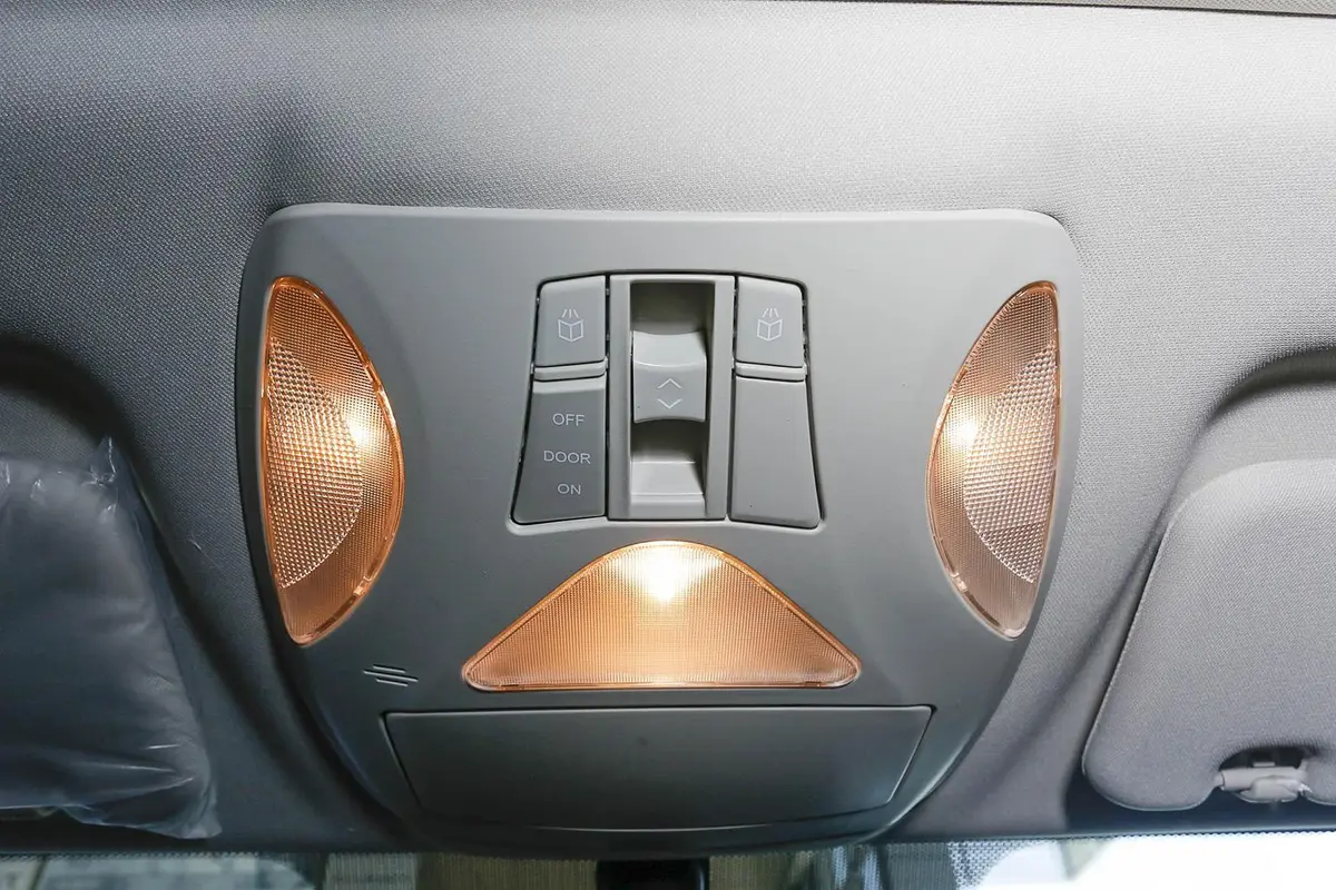 传祺GS5 Super1.8T 双离合 周年纪念版前排车顶中央控制区