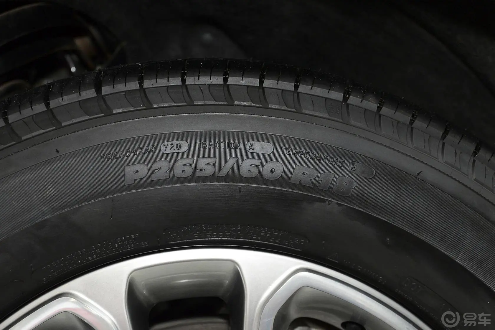 大切诺基(进口)3.0TD 柴油 舒享导航版轮胎规格