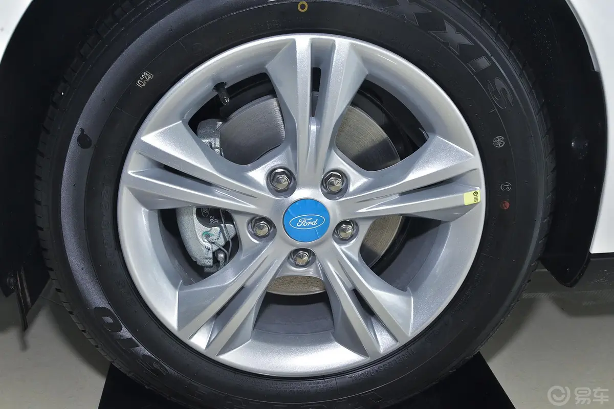 福克斯三厢 1.6L 自动舒适型轮圈