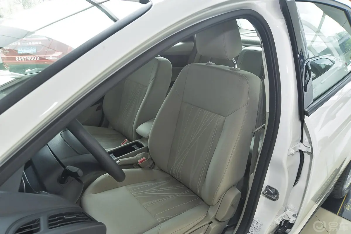 福克斯三厢 1.6L 自动舒适型驾驶员座椅