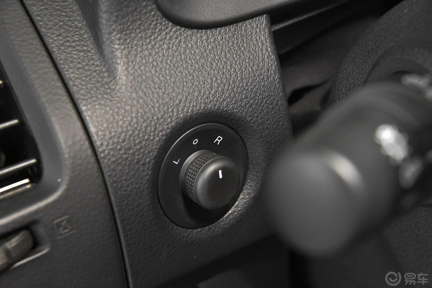 优6 SUV1.8T 魅力升级型外后视镜控制键