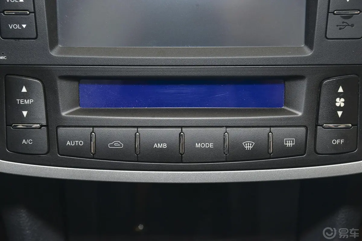 众泰Z300新视界版 1.5L 手动 尊贵型空调